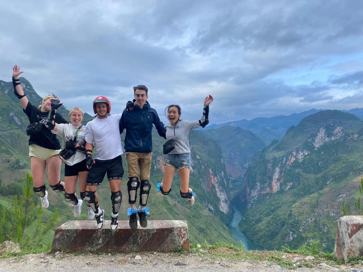 Bong Hostel Ha Giang Loop Екстериор снимка